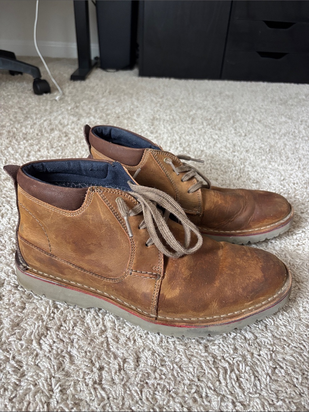 Clarks Men's Brown Leather Chukka Boots with Tan Laces